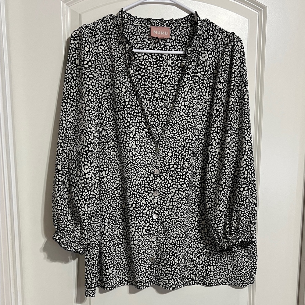 Show Me Your MuMu large v neck button up Black and White Women's Top